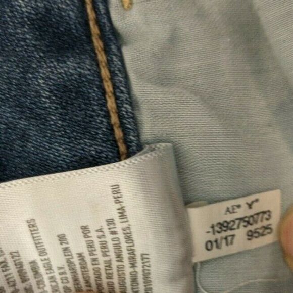 AMERICAN EAGLE AEO Jean Shorts  Women's 2  Hi-Rise Cut Off Super Stretch Denim - Picture 6 of 6